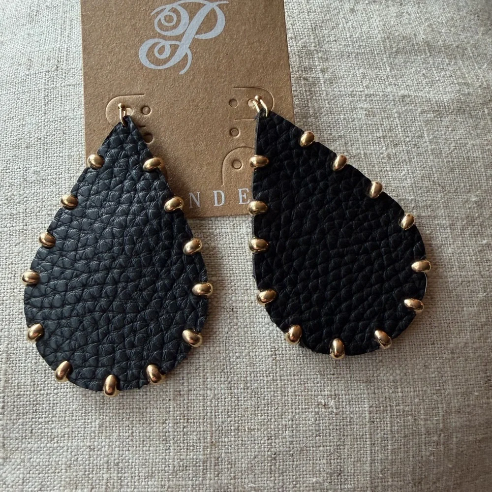 ‼️NWT Plunder Black and Gold Studded Teardrop Earrings